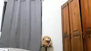 Шальная цыпочка Jazzmin_prinzessss раздевается перед камерой