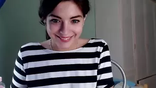 Секси штучка Sexydreameva раздевается и одевается