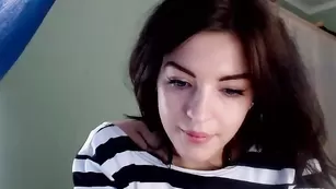 Секси штучка Sexydreameva раздевается и одевается