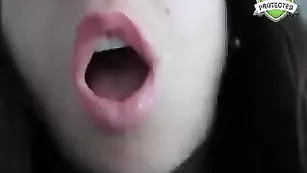 Красивая Dulceyjohn заводит шикарными формами