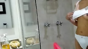 Пошлая азиатка FloraBella_ free трахается в душу фаллосом