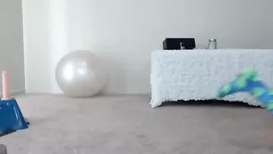 Черноволосая шкура Kambriaxxx мастурбирует вагину