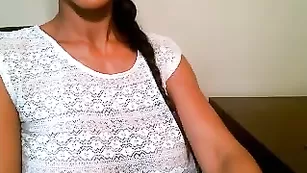 Роскошная пассия AlyssaV хвастается большой грудью