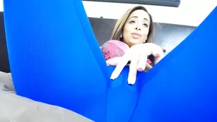 Изысканная курва Hidden_passions трахает вагину и кончает