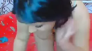 Пикантная бабенка FoxyKitten трахает половые губки