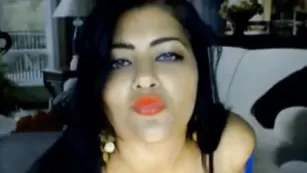 Сногсшибательная ambra делает отличный стриптиз