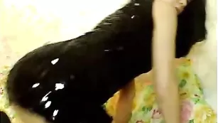 Озорная куколка eliana дрочит обе дырочки