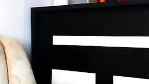 Черноволосая красавица JadaBenz ласкает письку