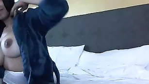 Грудастая баба KittyVickie6 возбуждает своими дыньками