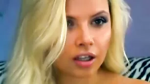 Украинская бабенка Hustlerstar ласкает натуральные сиси