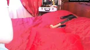 Шальная куколка Fetishdream сосет фаллос