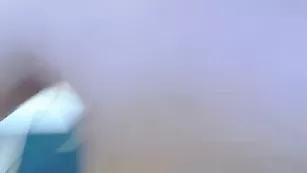 Светловолосая девка X_TASHA_XX трахает бритую пизду