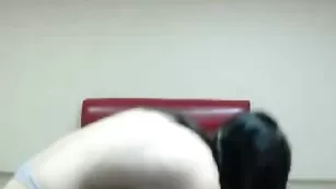 Пылкая брюнеточка JessicaRosso соблазняет сочной попой