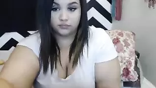 Пышная секс бомба Breebbxox теребит бритую вагину