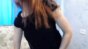 Шальная сучка LittleAnn вертит упругими ягодицами