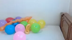 Жаркая брюнеточка Swettygirl25 трахает пизду фаллосом