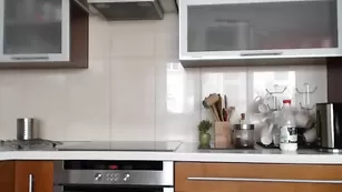 Милая блондинка SexyBlondzia исполняет стриптиз