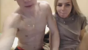 Молодая пара из России Ilovemyboysdick трахается в разных позах