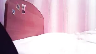 Сочная детка sweettygirl дрочит анус в привате