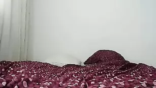 Строптивая цыпочка EveNight дрочит пизду и кончает