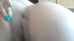 Похотливая толстушка Nastyamalia облизывает дилдо