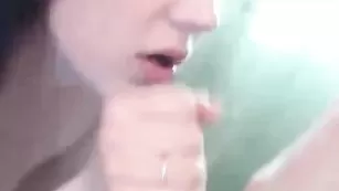 Симпатичная малая Sex_mind сосет и ебется