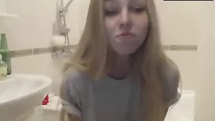 Парочка Ilovemyboysdick принимает ванну