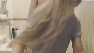 Парочка Ilovemyboysdick принимает ванну