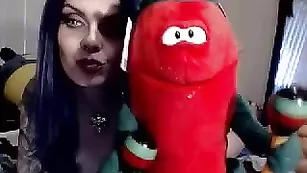 Изысканная путана Izavampira дрочит фаллосом