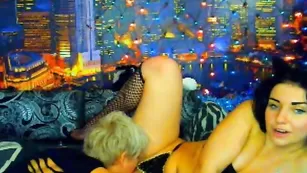 Похотливые сучки Extralegal занимаются оральным сексом