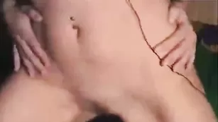 Смазливая блондиночка BlackFox жестко трахает очко