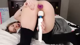 dawnwillow игрушка в анале и вибратор на клиторе