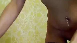 Пылкая модель Aleksis куражится в платном чате