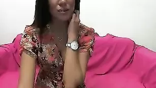 ECKADA активно играется с дружком