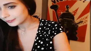 Alibbi SexySabotage дразнится своим шикарным телом