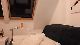 Шикарная брюнетка AstekAngel балуется с фаллосом