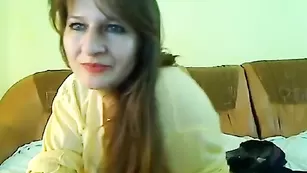 Милая дамочка sweetdanielle порочно ебется с дилдо