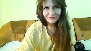Милая дамочка sweetdanielle порочно ебется с дилдо