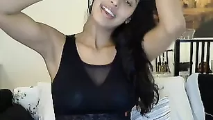 Обворожительная цыпочка Danysexy22 куражится с вибратором