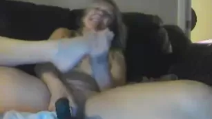 Активная детка Aussietreasure ебет себя подходящей вещью