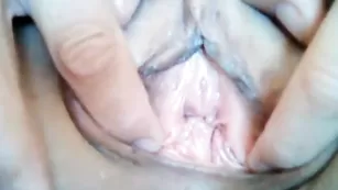 Danyana показывает пизду кормилиц крупным планом