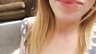 Шальная курва Minybunny мастурбирует разными игрушками