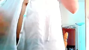 Sofia01 студентка показывает свои прелести в общаге