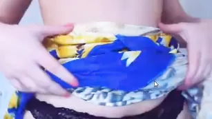 Смазливая крошка kristinwild ласкает киску