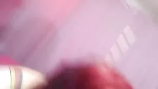 Очаровательная самка Izavampira жестко трахает свои щели