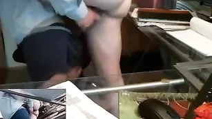 Сексуальная малышка Hottanne отсасывает парню член