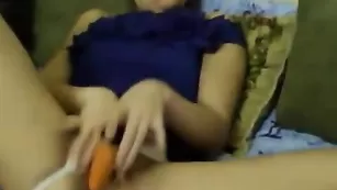 Сексапильная малышка eliana балует себя дрочкой пизды