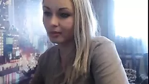 Зрелая красотка Alenakiss5 дрочит оба отверстия