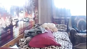 Зрелая красотка Alenakiss5 дрочит оба отверстия