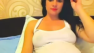Bulgarian беременная красотка гладит клитор